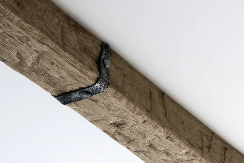 Декоративная балка из полиуретана.jpg